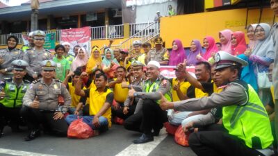 Bayu Berbaur dengan K-SPSI Serahkan Sembako Gratis