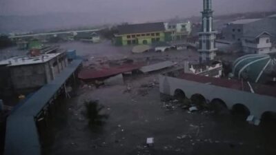 Tampak kondisi bangunan dibalik Palu Grand Mall saat diterjang Tsunami di Palu, Sulawesi Tengah, Jumat (28/9/2018). Photo.Ist