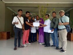 Wartawan Tanah Datar Santun Korban Galodo Tanjung Bonai