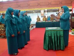 Ketua TP PKK Sijunjung Lantik Empat Ketua PKK Kecamatan