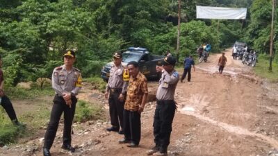 Jalan Ditutupi Longsor, Silokek dan Durian Gadang Sempat Terisolasi