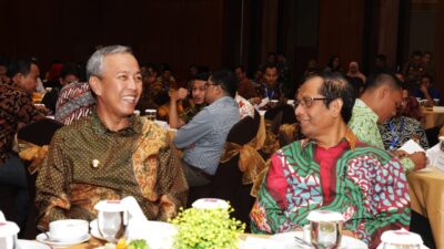 Bupati Tanah Datar Ajak Mahfud MD ke Pasar Van Der Capellen