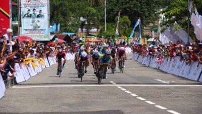 Sesaat Sebelum Finish, Sejumlah Pebalap Alami Insiden Terjatuh