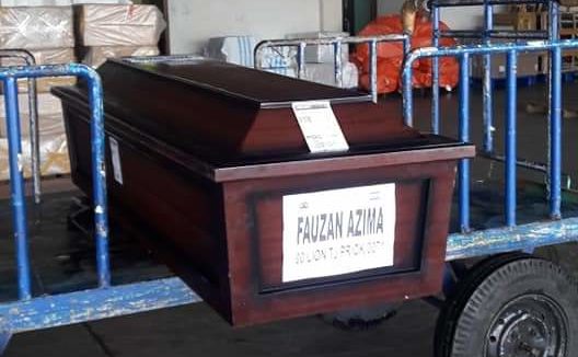 Jenazah korban Lion Air JT-610 asal Kabupaten Limapuluh Kota, Sumatera Barat, Fauzan Azima tiba di Bandara Minangkabau, Pariaman, Minggu 4 November 2018. Foto : Istimewa
