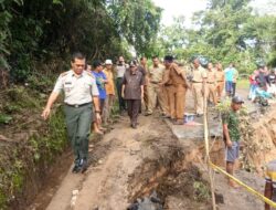 Pemkab Sijunjung Kaji Pemindahan Jalan Antar Nagari yang Amblas Akibat Curah Hujan Tinggi