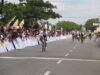 Pebalap dari Ningxia Sport Lottery (China) Oleksandi Polivoda berhasil mencapai garis paling depan waktu 05.07.30 dalam Etape kedua Tour de Singkarak 2018. Foto : Putri Caprita