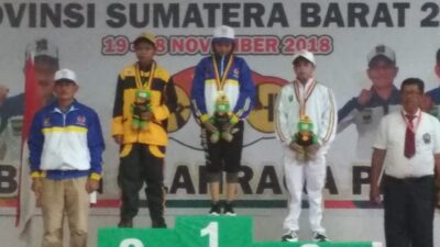 Angkat Besi Penyumbang Emas Pertama Sijunjung