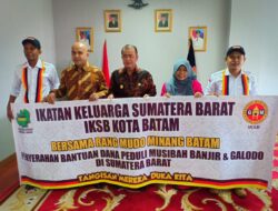 IKSB Batam Serahkan Bantuan Senilai Rp 55 Juta untuk Korban Bencana di Sumbar