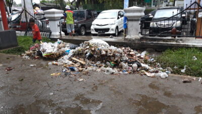 Pemko Padang Terima Enam Kontainer Sampah
