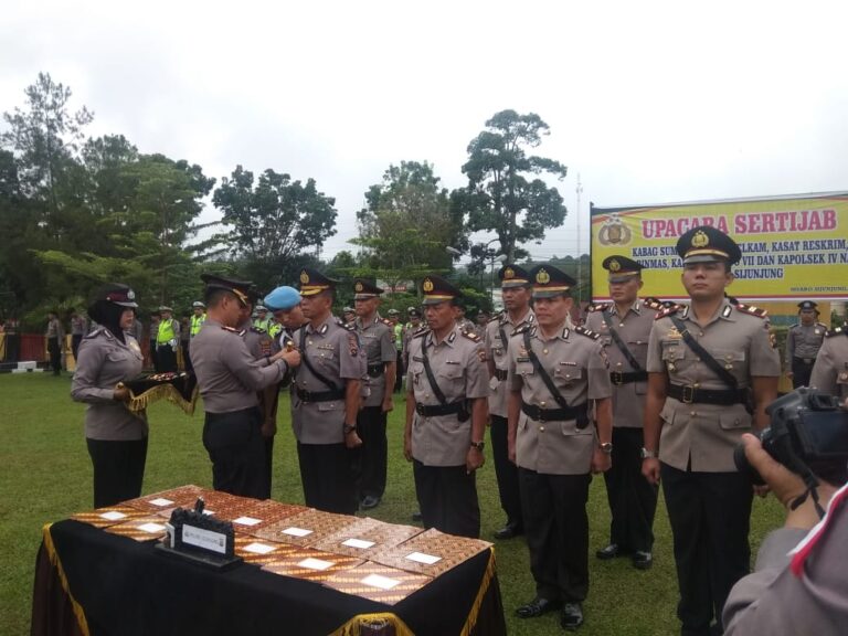 Sejumlah Perwira Polres Sijunjung Mutasi