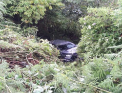 Innova Masuk Jurang di Jalan Baru Guguk Solok