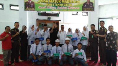 Dorong Karakter Siswa Madrasah, Jaksa Sambangi MAN 2 Tanah Datar