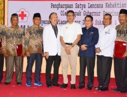 14 Pendonor Terbanyak Peroleh Umroh Gratis Dari PMI Kota Padang
