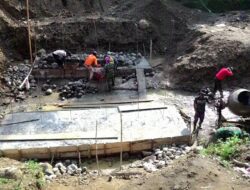 Satgas TMMD ke-104 Kodim 0308/Pariaman Bangun Jembatan Penghubung