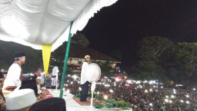 Dasyat, Puluhan Ribu Warga Ikuti Tausiah Ustadz Abdul Somad