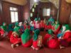 Berkumpul dan berdiskusi bersama para bundo kanduang tepatnya di Bukik Surungan, Enam Koto, Kecamatan Padang Panjang Barat, Kota Padang Panjang, Sumatera Barat. dokumen IG @edriana_kita