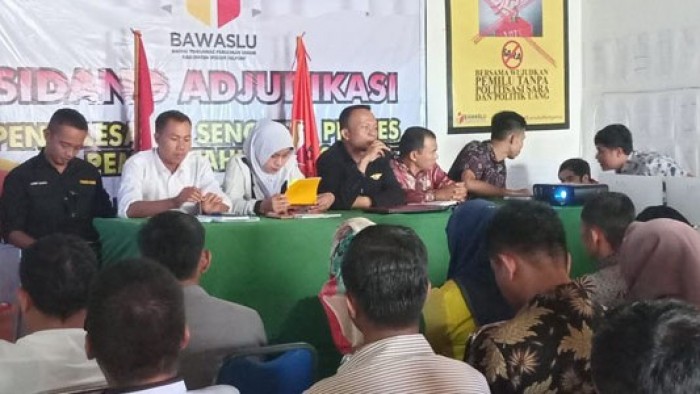 Bawaslu Kabupaten Pesisir Selatan saat menggelar rakor pengawasan