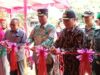 Bupati Limapuluh Kota, Irfendi Arbi saat meresmikan pasar rakyat di Nagari Koto Tangah Simalanggang, Kamis (4/4/2019)