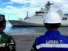 KRI I Gusti Ngurah Rai (332) standby di perairan Makassar dan empat kapal perang AL (Kal) Lantamal VI. Dispen Lantamal VI