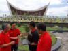 Division Head Sumatra Field Engineer Indosat Ooredoo, Selo Purnomo dan jajaran saat melakukan tes jaringan di Mesjid Raya Sumbar, Kamis (25/4/2019).