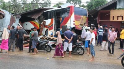 Pemilik Warung Tewas Usai Ditabrak Bus Jatra