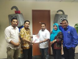 KI Sumbar Pertama, Serahkan Laporan Kinerja 2019 ke KI Pusat