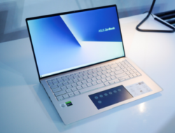 ASUS Perkenalkan Zenbook UX534, Dibekali dengan ScreenPad 2.0