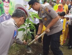 Polres Solok Kota Tanam 1.000 Bibit Pohon