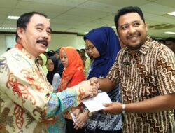 Sekjen DPD Salurkan Bantuan Korban Banjir Pegawai DPD RI