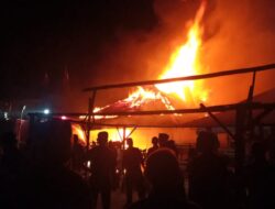 Pasar Sumani Solok Terbakar