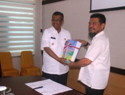 Bupati Solok Gusmal Sambangi Kantor BPK RI Sumbar Serahkan LKPD 2019