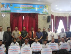 Bupati Gusmal Serahkan Bonus Atlet Berprestasi Di Ajang Porprov Ke XV Pariaman