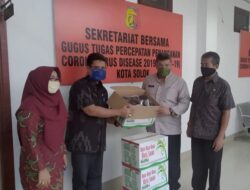Aparatur Pemko Solok dan Perantau Sumbang Masker Tangkal Covid-19