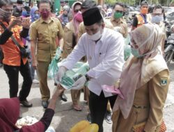 Pemko Salurkan 2.500 Masker Dan 6 Wastafel Portable Di Pasar Raya Solok