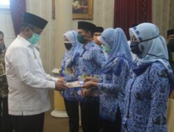Bupati Solok Serahkan SK Pengangkatan PNS