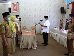Bupati Lantik Pejabat Administrator Disdukcapil Pemerintah Kabupaten Solok