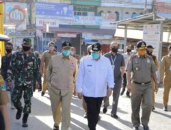 Wagub  Bersama Wako Meninjau Sterilisasi Pasar Raya Solok