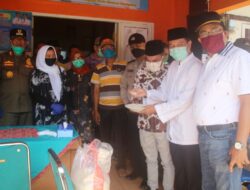 2.141 KK Warga Koto Baru Terima Bantuan Beras Dari Pemkab Solok