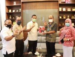 Komisi Informasi Serahkan Laporan 2019 Kepada DPRD Sumbar