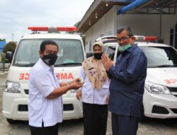 Pemkab Solok Serahkan Ambulance Pinjam Pakai Untuk Nagari Kacang
