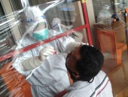 Tim Gugus Tugas Covid-19 Kota Solok Lakukan Tes Swab Pedagang Pasar Raya