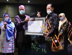 Wawako Solok Terima Anugerah Ayah GenRe Award Tahun 2020