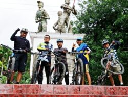 Komunitas LBC Gowes ke Kampung Koto Pulai