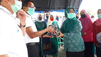 HUT RI ke 75, Gubernur Bagikan Ribuan Masker
