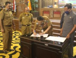 DPRD Bersama Bupati Pessel Tandatangani Nota Kesepakatan KUA Dan PPAS RAPBD 2021