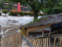 Curah Hujan Tinggi, Rumah Warga Lubuk Basung Terendam Banjir