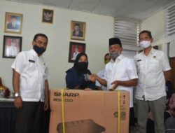 Pemilik Industri Rumahan Terima Bantuan Usaha Dinas Sosial
