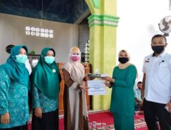 Dukung ‘Gebrak Masker’ Tim PKK Pessel Beri APD Pada Kecamatan Bayang