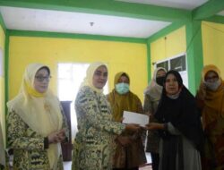 Lakukan Anjangsana , GOW Tanah Datar Kunjungi Dua Panti Asuhan