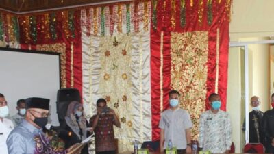 Bupati Pasbar Lantik Tujuh Anggota Badan Musyawarah Nagari